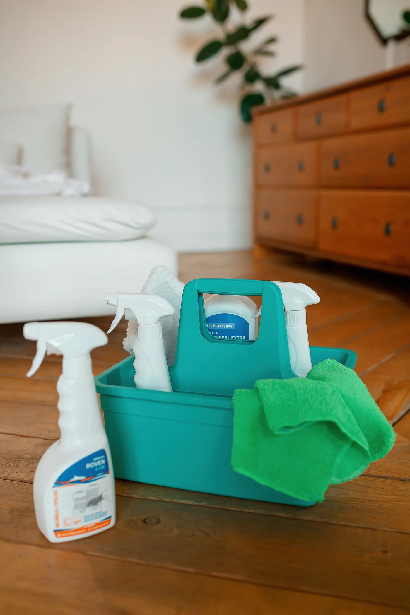 Переноска клинера Fast Clean с профессиональными средствами и салфетками из микрофибры